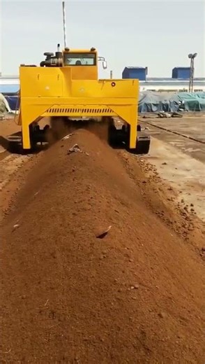 Crawler-Type Compost Turner for Compost Fermentation | Organic Fertilizer
