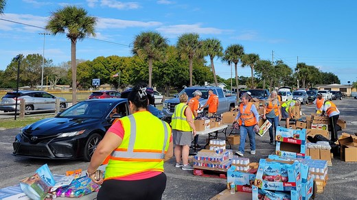 “We’re scraping by right now,” says SNAP recipient at food bank amid government shutdown