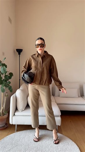 This is one of those outfits that just works every time 🤎 #fashion #spring #shorts #outfits