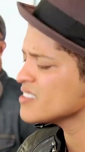 Bruno Mars Grenade Live