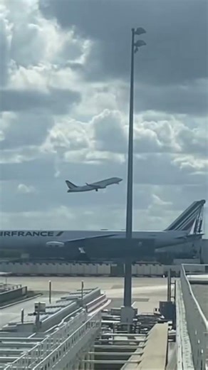 Passage d’un avion Air France + Décollage d’un avion Air France #avion #aviation #airport