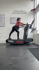 Kai haciendo lagartijas 😅 . . . #pregnantworkout #37weekspregnant | Maribel & Landon