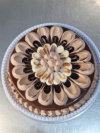 Nem tudo precisa ser resolvido hoje. Nem toda resposta precisa vir agora. Respire fundo. Há um tempo certo para cada coisa, e você não está atrasado. O que é para você, encontra caminho #bolo #cake #Torta #confeitaria #bolosdecorados