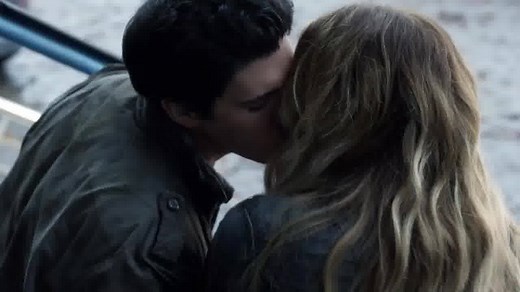 Actress Sarah Carter discusses how she’s grown with Maggie on #FallingSkies! Watch the final season Sundays at 10/9c on TNT! | Falling Skies