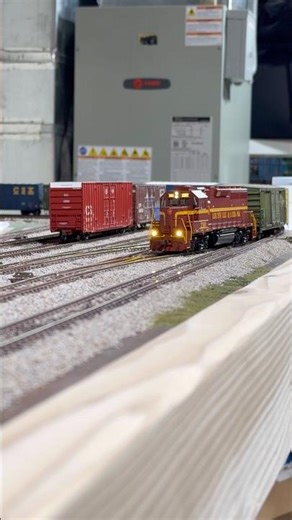 Louisville & Indiana 2301 switching tracks with a string of box cars #hoscale #atlasho #modeltrains