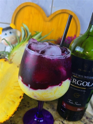 Espanhola de Abacaxi: Receita de Drink com Vinho