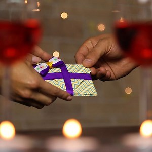 7.2M views · 33K reactions | A simple and really nice gift wrapping idea!  More great gift packaging ideas: bit.ly/2bIAo75 | 5-Minute Crafts | Facebook