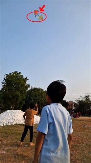 flying a kite but chasing paper instead #dailyvlog #kites #kites #kite #funny