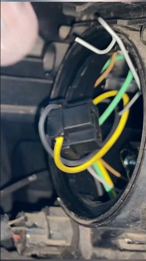 KIA RIO HEADLIGHT BULB REPLACEMENT. Link to full video in the description.