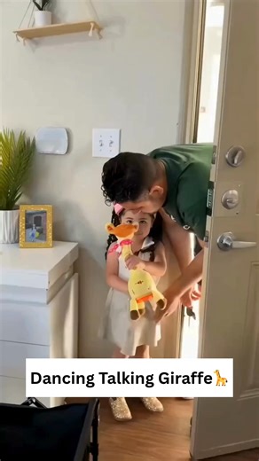 漣 Talk, Dance & Glow with the Adorable Giraffe Toy! This adorable...