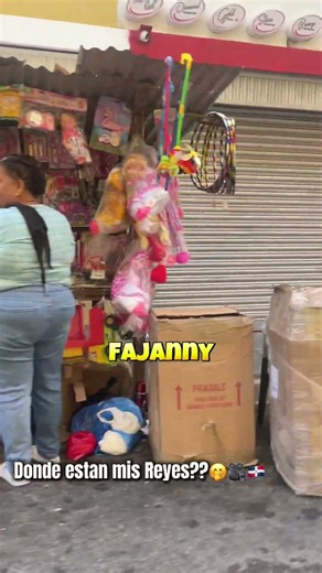 ¿Amazon o el puesto de la esquina? 🇩🇴 La magia de los Reyes en RD no tiene precio #ReyesRD #Viral