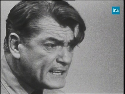 📰 LIS TON JOURNAL 🗣️. Jean Marais est parfait dans ce monologue d'un amoureux éconduit devant un partenaire silencieux qui lit son journal, en 1965. Une interprétation dramatique et chantée. Un artiste complet. | INA