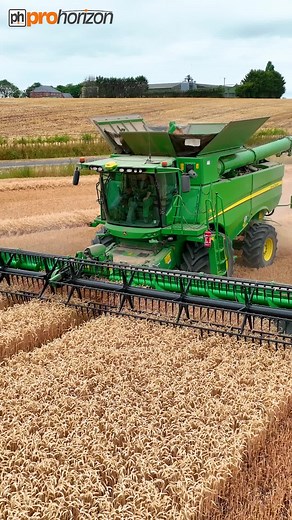 Wheat Harvest 2022 with John Deere S785i Combine | British Farming Video