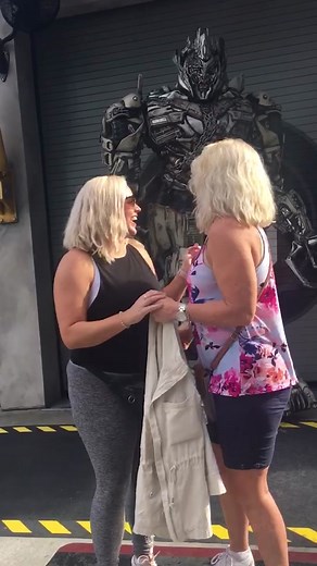 Their scream in unison gets me lol #funny#scare#prank#amusementpark#reaction#afv