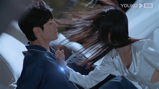 6K views · 173 reactions | Alien girlfriend travels through time and space to meet the professor, but he has forgotten her 外星女友穿越时空见教授，教授却已忘了她 | 一起追剧吧 | Facebook