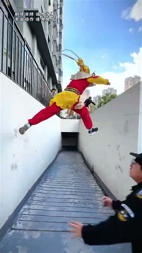 How Could I, The Mighty Monkey King, Be Bullied By You?#parkour #funny #challenge