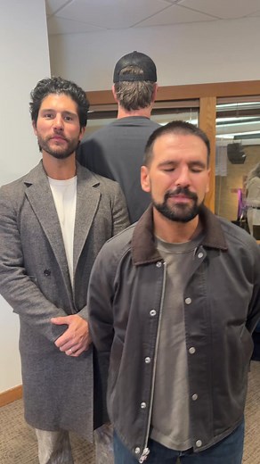What’s going on, Dan and Shay!?🤩🤩#BeezintneTrapChallenge Country Top 40 with Fitz Dan Shay Country CLOUT | Follow FITZ