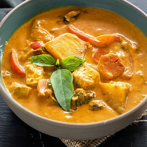 Instant Pot Vegan Panang Curry loaded with flavors and vegetables! 🙌This one pot dish makes a comforting meal and pairs well with quinoa or rice. It's also gluten-free! https://www.cookwithmanali.com/vegan-panang-curry/ | Cook with Manali