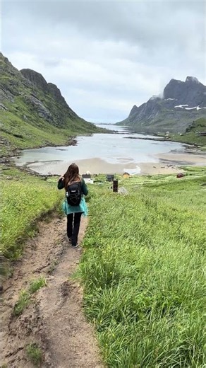 How to hike without peeing outside 🥾💧 #Shorts