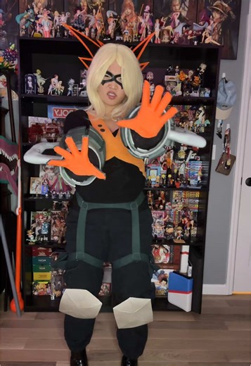Had to hit it with the gauntlets too. I’m gonna redo some parts to this cosplay soon to make it better though 💥 #bakugou #cosplay #anime #mha #otaku
