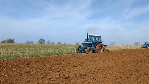 21K views · 467 reactions | County 1174 and Ford TW-20 ploughing at the Great Holcot Working Weekend earlier this year. #county1174 #fordtw20 #tractor #thetractortwitcher #dowdeswell #plough #ploughing #greatholcotworkingweekend | The Tractor Twitcher | Facebook