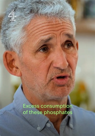 @Professor Tim Spector Diet drinks are often seen as the “healthy” alternative to sugary soft drinks. But the science says otherwise. Artificial sweeteners such as aspartame and sucralose don’t behave like neutral substitutes in the body. Their intense sweetness can confuse appetite regulation, sometimes increasing cravings later in the day. Emerging research also suggests they can alter the gut microbiome in ways that may affect glucose control, which is ironic, given many people choose diet dr