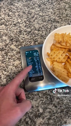 These smart food scales are a life saver #macros #kitchenscale #diet #fastfood #caloriedeficit #tiktokshop #gymtok