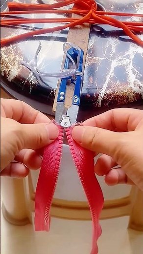 Assembly process of a zipper