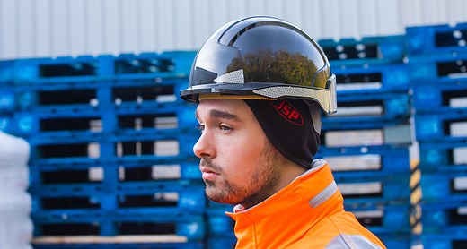 What Does a Black Hard Hat Mean? (Explained) | Work Gearz