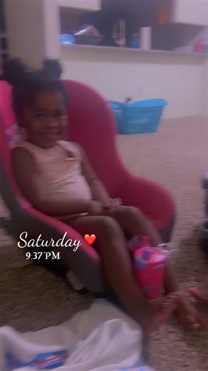 Till this day I can’t believe I’m a mom of 3 girls but why are they lined up like this in front of me 😭😭😭 i love every moment with my kids❤️🥰😘❤️ *don’t pay attention to my kids hair they play hard and it’s not gonna stay done so watch ya mouth about my kids hair* | Alexis Perry