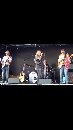 Anouk Tribute Band Performance of 'Modern World'