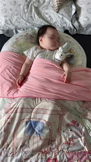 Comfortable Nursing Pillow with Incline for Easy Feeding!#shorts #babyfeeding