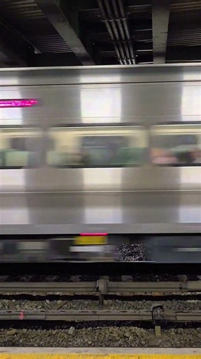 MNRR: 6 car #M7A on the #harlemline bypass Fordham #mta #metronorth #youtubeshorts #thebronx #4k