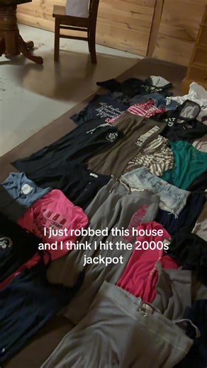 Exploring 2000s Aesthetics in Vintage Fashion