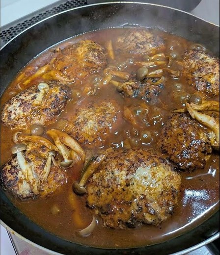 🍽️ きのこたっぷり煮込みハンバーグ（2〜3人分）👉「肉汁崩壊…店レベルの煮込みハンバーグ」👉「これ家で作れるの!?プロ級ふわとろハンバーグ」👉「一口で虜…最強デミ煮込みハンバーグ」