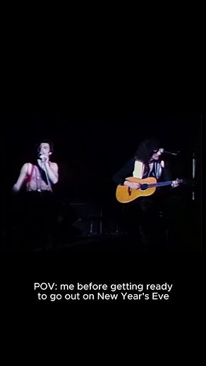 My mirror's seen the biggest performances of all times 🪩 #queen #happynewyear