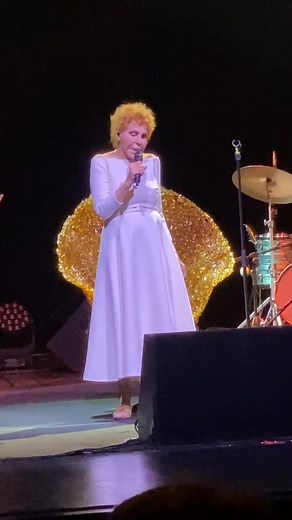 🎵Doveva finire, prima o poi, questa lunga storia d’amore🎵 (ora è già tardi, ma è presto se tu te ne vai. Always in our hearts, Ornella. Ti ricordi? Non sono passati neanche tre anni, da quella nostra sera romana) | Antonio Aliotta
