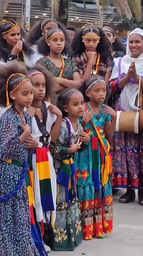 The refreshing beauty of Ethiopian girls are llike a burst of sunshine 🌤️ 🌼🇪🇹 🎥 @miloo_d #panafrikan #blacktraveljourney #africanhistory #blacktravel #everydayafrica #africancreatives #blackbeauty #blackpride #explore #ilovafrica | I Love Africa