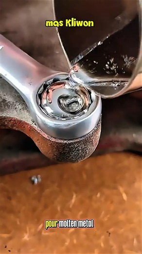 Genius Trick: Extracting a Broken Bolt with Molten Metal#shorts #automotive #satisfying #mechanic