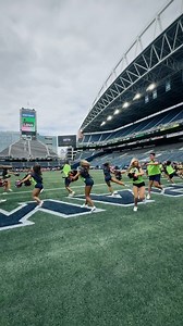 Wait for it…💫 #Seahawks #dance #transition | Seahawks Dancers