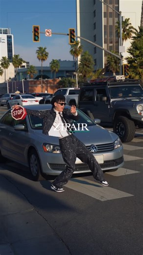 ROBOMON on Instagram: "【STOP!!🛑】Robomon ロボモン ✈️ @zipair.tokyo_official 🎥 @mak_otome 🕺 @robomon001 📍Beverly Hills, Los Angeles, CA #zipair #ziptrip #robomonLA #ロボモンロサンゼルス"