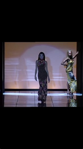 Carla Bruni's Iconic 1992 Gianni Versace Runway Walk