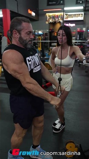 Isso é o que todo personal gostaria de fazer 😂😂 #fy #meme #viralshort #fitness #bodybuilding