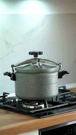 128 reactions · 4 comments |  Mai puțin timp în bucătarie, mai mult timp cu familia! Cu ajutorul oalei sub presiune Bohmann gătește de 2 ori mai repede, cu același gust delicios.  Reducere 50% – doar zilele acestea! | Kitchen Tools Romania | Facebook