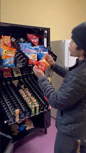 This Is How To Load Up A Snack Vending Machine #vendingmachinebusiness #tips