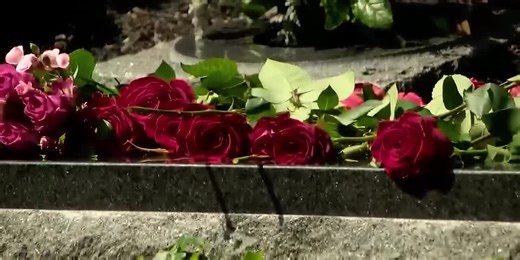 FULL VIDEO: Roses and Remembrance service at Muhammad Ali's gravesite
