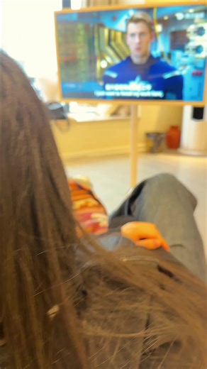 For all my girls who love a good routine... This massive screen that rolls with me around the house has seriously upgraded my life. 🛁 An ASMR cinema for the bath, 🎵 a music corner for cooking, 💫 a vibe machine before bed... It's the ultimate 14/10 cozy experience. This is what real self-care looks like. #portabletv #bestgift #bestgiftever #techgadgets#viralfind