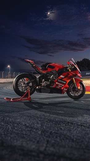Enjoy the beautiful details of the Ducati Panigale V4 Márquez 2025 World Champion Replica and its dedicated top of the line equipment.​ ​ 1 momentous celebration, 293 units crafted. ​ Claim your piece of history now – ducat.it/PanigaleV4MM93 ​ #Ducati #Marquez2025WorldChampionReplica #MarcMarquez Marc Márquez | Ducati