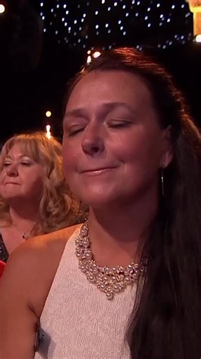 “The outpouring of love I got from 31 girls” ❤️ The Ottawa Rose on the support she has from her fellow roses during the festival during some very tough times 🥹 #RoseofTralee | RTÉ One