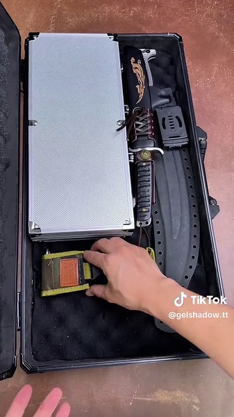 Replying to @Bbbbbbbb Big knifes pack🤩